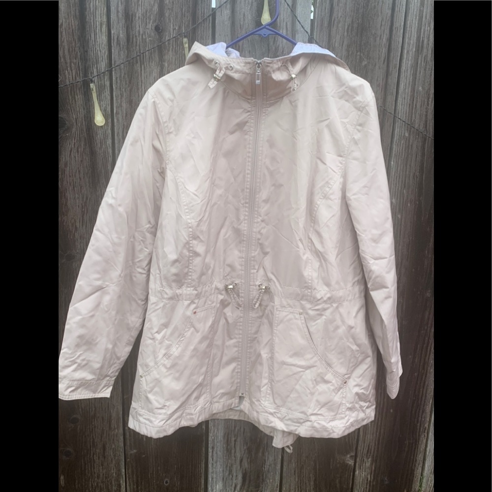 Lightweight coat- worn less than 5 times.
